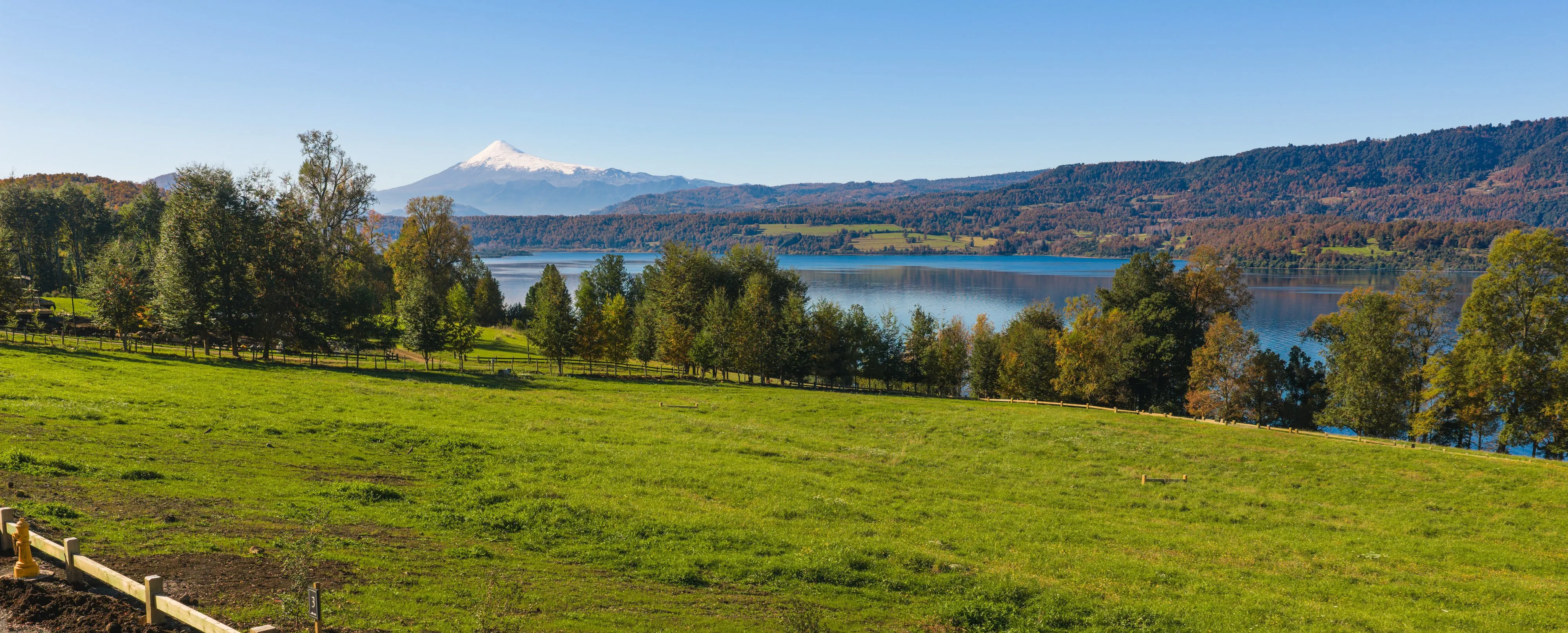 Lago Panguipulli y volcán